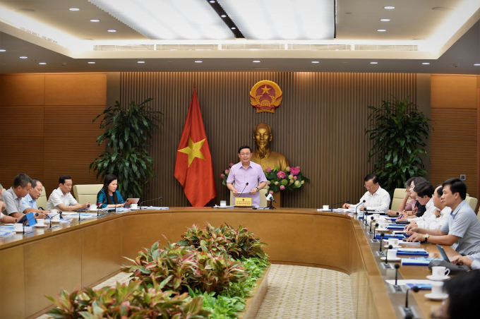 Phó thủ tướng Vương Đình Huệ chủ trì cuộc họp chiều 31/7.