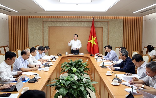 Phó thủ tướng Vương Đình Huệ chủ trì cuộc họp ngày 9/8.