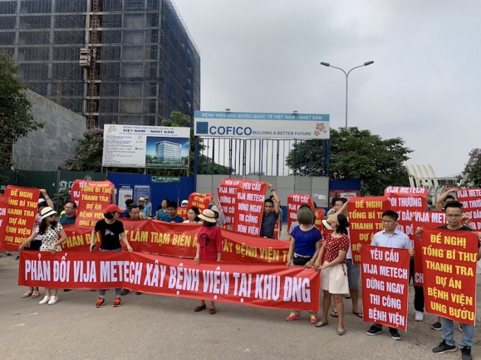 Cư dân khu Ngoại giao đoàn (Hà Nội) từng phản đối chủ đầu tư tự ý thay đổi quy hoạch mà không tổ chức lấy ý kiến của họ - Ảnh: Internet.