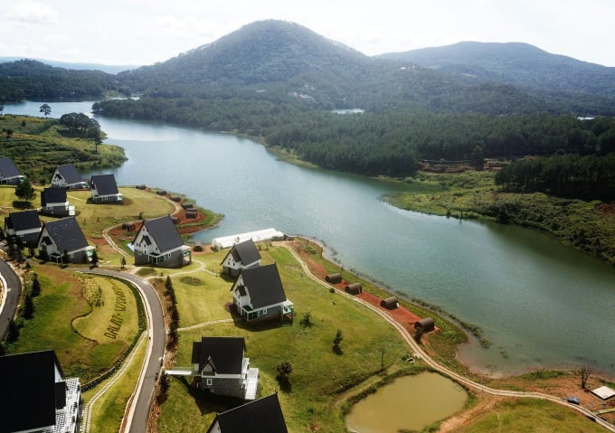 Nhiều dự án bất động sản cũng được xây trái phép trong khu vực hồ Tuyền Lâm.