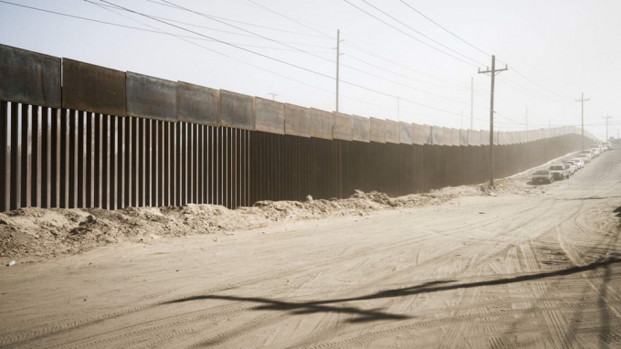 Hàng rào biên giới giữa Mỹ và Mexico tại San Diego, bang California (Mỹ).