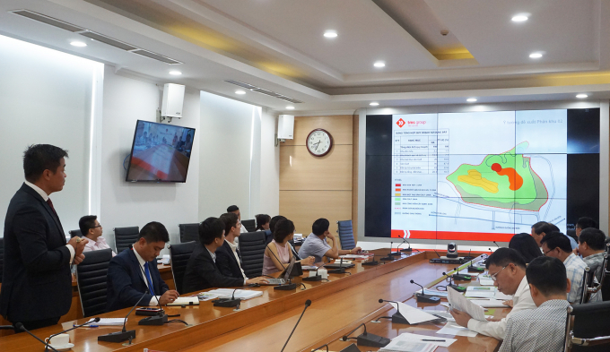 Đại diện TMS trình bày nội dung các dự án mà tập đoàn tính đầu tư tại Quảng Ninh.