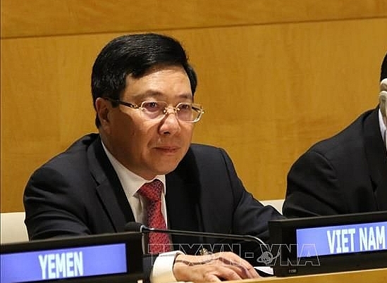 Phó thủ tướng, Bộ trưởng Ngoại giao Phạm Bình Minh đã kêu gọi các bên liên quan ở Biển Đông tôn trọng luật pháp quốc tế, đặc biệt là Công ước Liên Hợp Quốc về Luật biển 1982 (UNCLOS).