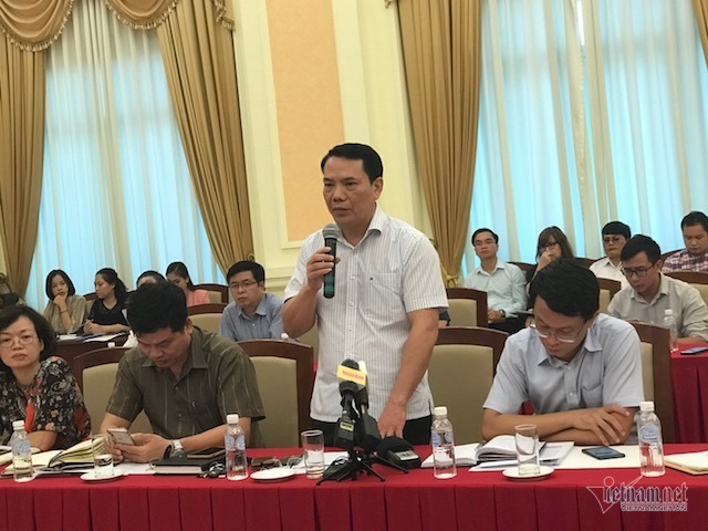 Phó chánh Thanh tra Bộ Xây dựng Lê Văn Lãng trả lời báo chí chiều 30/9 - Ảnh VNN.