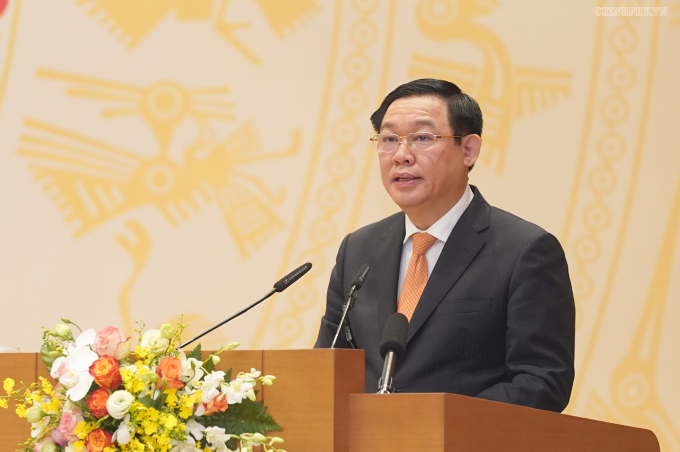 Phó thủ tướng Vương Đình Huệ phát biểu tại hội nghị sáng 16/10.