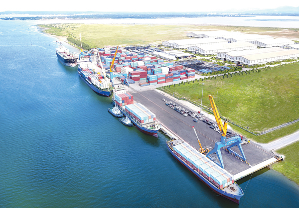 Phát triển kinh tế biển và logistics là những trọng tâm của kinh tế miền Trung.