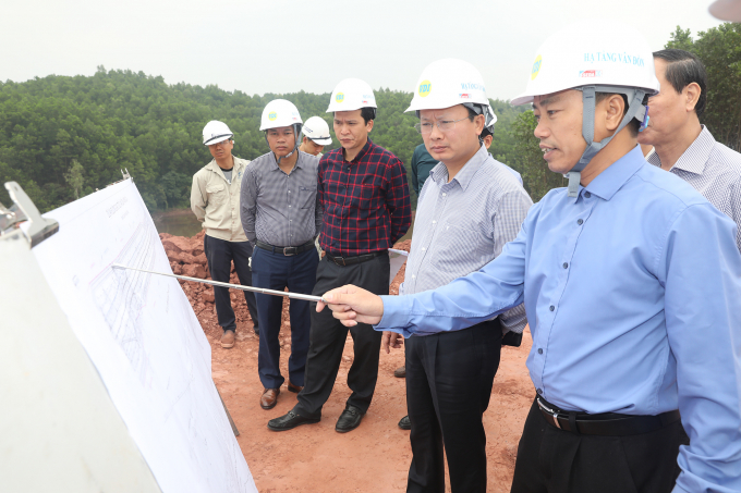 Phó chủ tịch UBND tỉnh Quảng Ninh Cao Tường Huy kiểm tra dự án ngày 26/11.