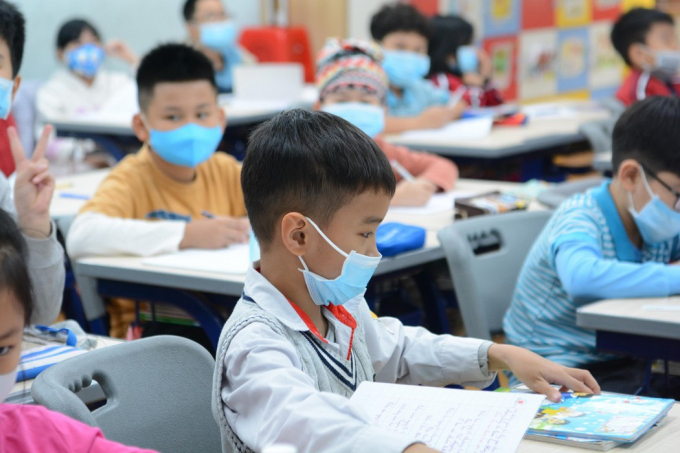 Hiện một số trường học ở Hà Nội đã quyết định cho học sinh nghỉ học trong vòng 1 tuần để phòng dịch lây lan.