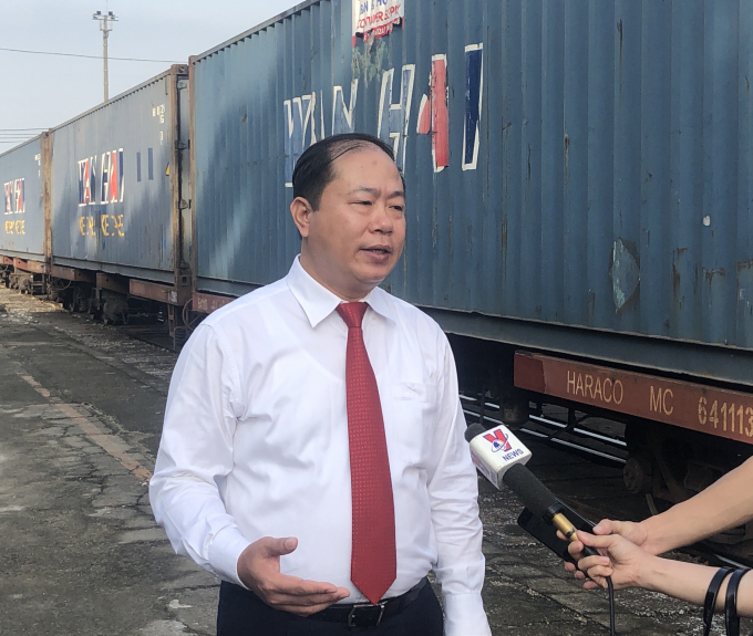 Chủ tịch Tổng công ty Đường sắt Việt Nam Vũ Anh Minh trả lời báo chí.