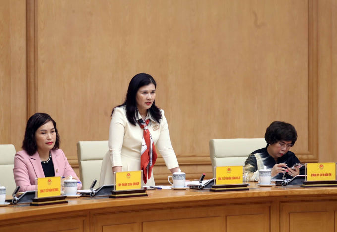 Phó tổng giám đốc Vietjet Hồ Ngọc Yến Phương phát biểu tại cuộc gặp Thủ tướng hôm 12/3.