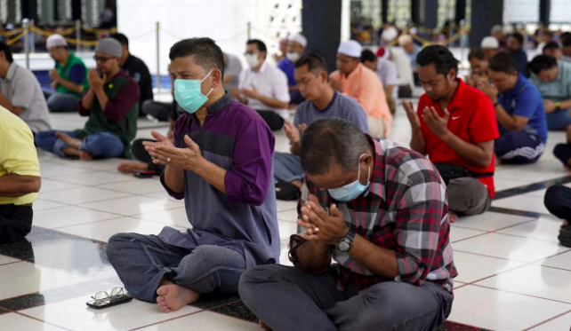 Số ca nhiễm tăng vọt chỉ vài ngày sau khi chính quyền Malaysia quyết định vẫn tiến hành buổi cầu nguyện chung bắt buộc đối với người Hồi giáo vào thứ sáu.