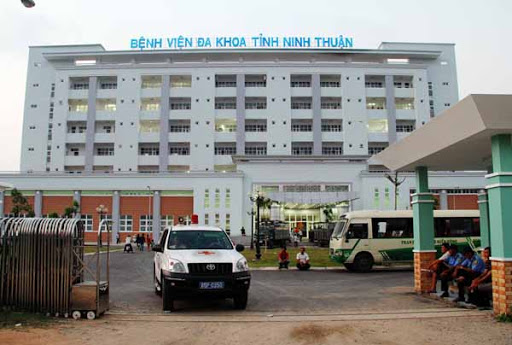 Bệnh nhân đang được điều trị tại khoa nhiệt đới, BV Đa khoa tỉnh Ninh Thuận.