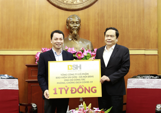 Ông Bùi Trung Kiên - Tổng Giám đốc BSH trao 1 tỷ đồng cho ông Trần Thanh Mẫn - Bí thư Trung ương Đảng, Chủ tịch Ủy ban Trung ương MTTQ Việt Nam