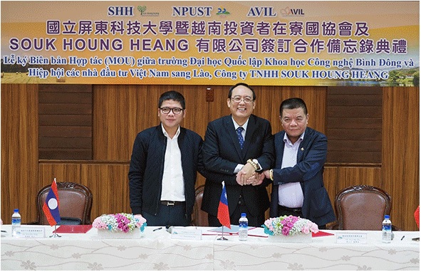 Ông Trần Duy Tùng (ngoài cùng bên trái) trong một sự kiện trước đây.
