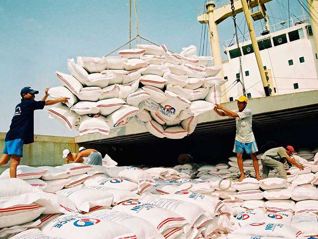 Bộ Công Thương đề nghị việc mở tờ khai hải quan cho gạo xuất khẩu vẫn tiếp tục thực hiện bình thường.