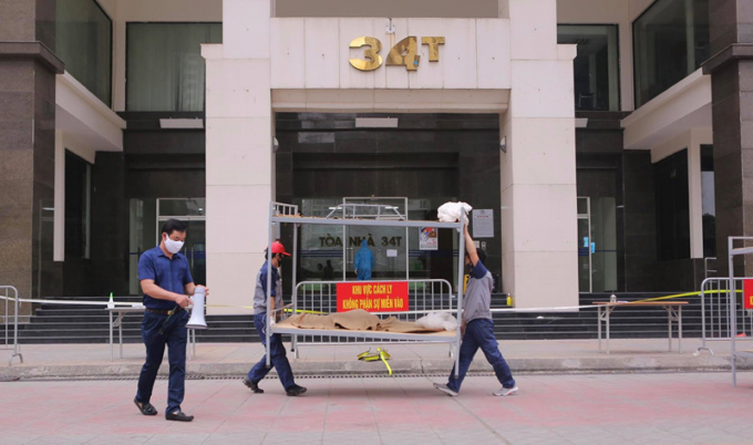 Hà Nội đã tiến hành phong tỏa tòa nhà 34T Trung Hòa - Nhân Chính, nơi nữ phóng viên nhiễm Covid-19 sinh sống.