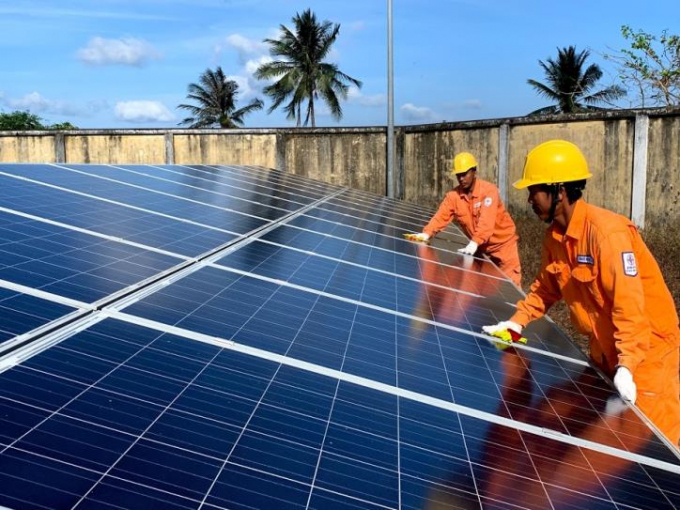 Chính phủ quyết định 1.943 đồng/kWh tương đương 8,38 UScent/kWh đối với hệ thống điện mặt trời mái nhà.