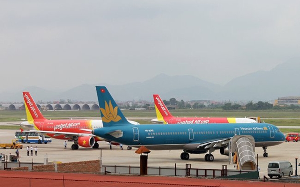 Các đường bay giữa các địa phương khác không phải từ Hà Nội hoặc Tp.HCM, Bộ Giao thông Vận tải cũng cấp phép cho mỗi hãng hàng không khai thác một chuyến khứ hồi mỗi ngày.