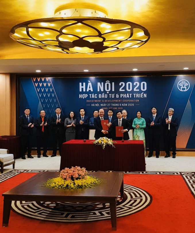 Đại diện Thành phố Hà Nội và đại diện Tập đoàn T&T Group đã cùng nhau ký kết thỏa thuận hợp tác cho 4 dự án trong 2 lĩnh vực: phát triển hạ tầng thể thao và nông nghiệp công nghệ cao với tổng mức đầu tư 680 triệu USD.