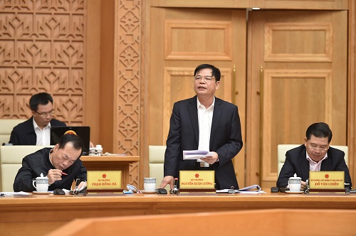 Bộ trưởng Bộ NN&PTNT Nguyễn Xuân Cường phát biểu tại phiên họp.