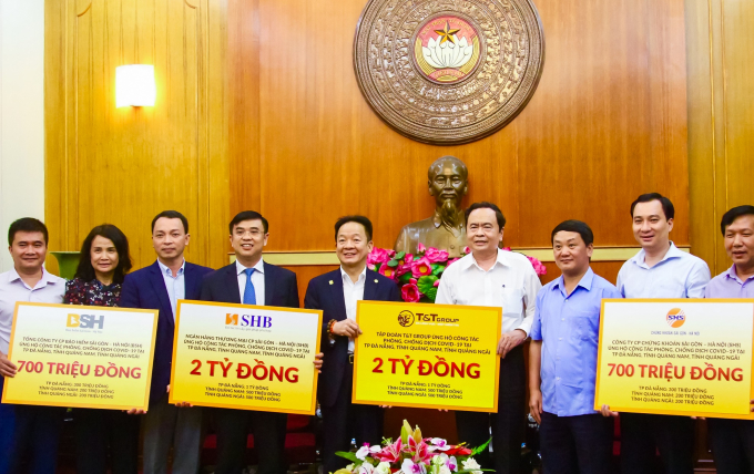 Trao 4 biển ủng hộ của hệ sinh thái doanh nhân Đỗ Quang Hiển tại Uỷ ban MTTQ Việt Nam.