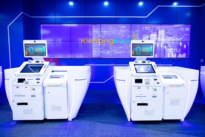 Hệ thống máy STM thông minh được trang bị tại các văn phòng 5 sao tại Kienlongbank.