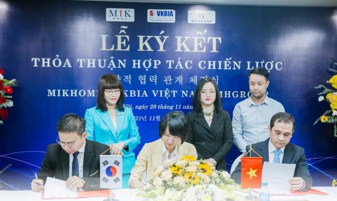 Đại diện 3 đơn vị ký kết hợp tác chiến lược tại sự kiện, đánh dấu sự hợp tác tốt đẹp trong việc đưa BĐS Việt ra thị trường quốc tế.