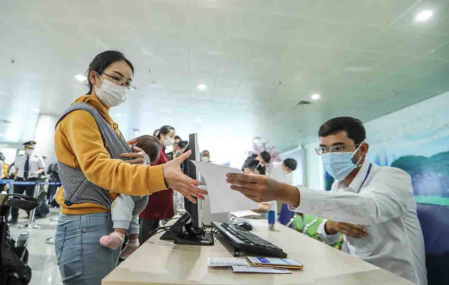 Toàn bộ hành khách đến sân bay Nội Bài sẽ được phân luồng và chuyển đi cách ly tập trung luôn.