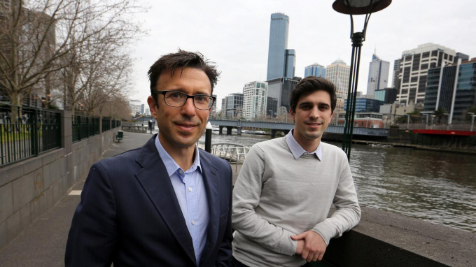 Anthony Eisen (áo vest) và Nick Molnar, hai nhà đồng sáng lập công ty Afterpay.