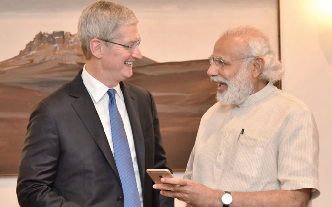 Ông Tim Cook, Tổng giám đốc Apple, hội kiến Thủ tướng Narendra Modi trong một lần tới Ấn Độ. Ảnh: Times of India
