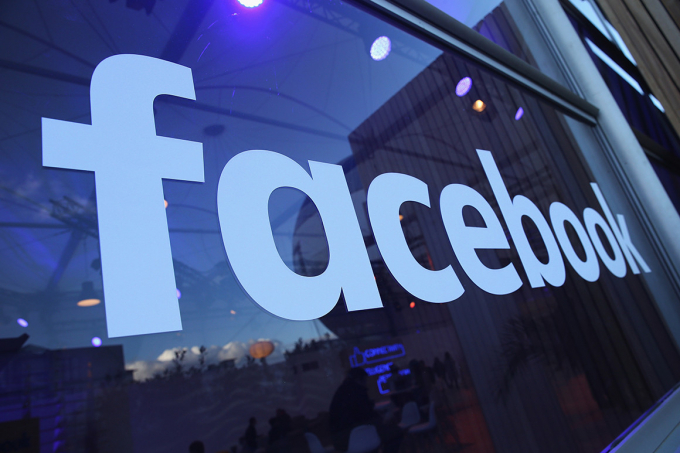 Với việc thôn tính Instagram và WhatsApp, mạng xã hội Facebook vô hiệu hóa cạnh tranh, ngăn chặn viễn cảnh nền tảng mới đe dọa Facebook. Ảnh: PBS