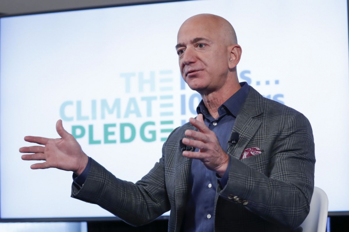 Tỷ phú Jeff Bezos sẽ thôi điều hành công việc hàng ngày của tập đoàn Amazon từ quý III năm nay. Ảnh: AP