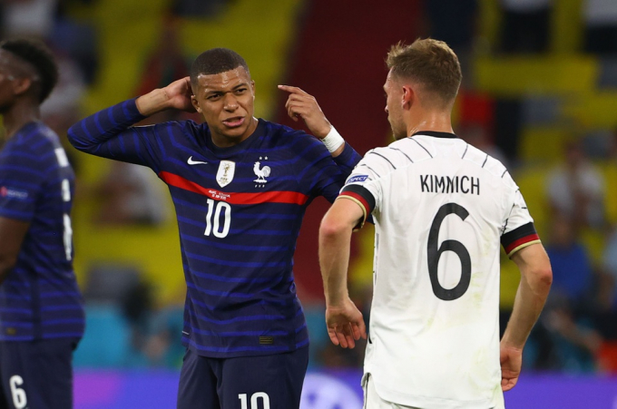 Danh thủ Kylian Mbappe tham gia trận đấu giữa đội tuyển Pháp và đội tuyển Đức trong khuôn khổ vòng chung kết Euro 2021.