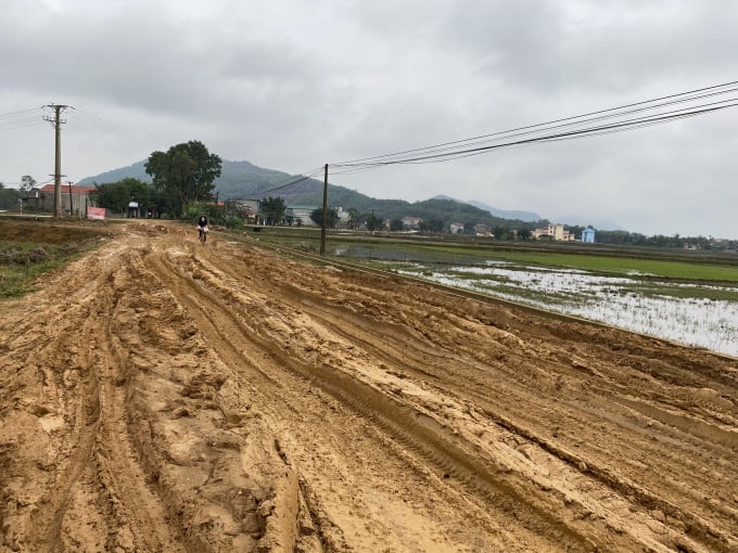 Tỉnh lộ 512 đoạn qua địa phận xã Thăng Bình (Nông Cống) hư hỏng nghiêm trọng, gần như giao thông qua đây bị 