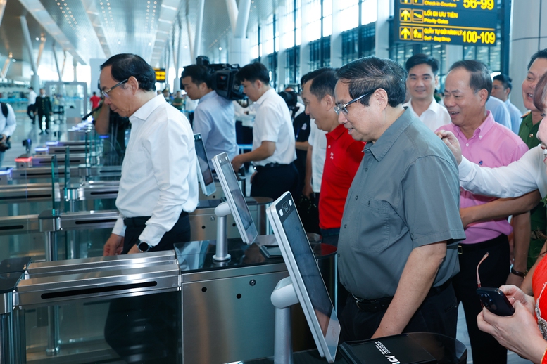 Thủ tướng đề nghị nhân rộng giải pháp lên tàu bay không cần giấy tờ- Ảnh 5.