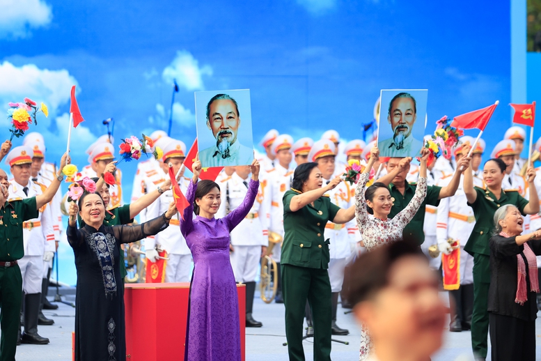 Kỷ niệm trọng thể 50 năm Giải phóng miền Nam, thống nhất đất nước- Ảnh 11.