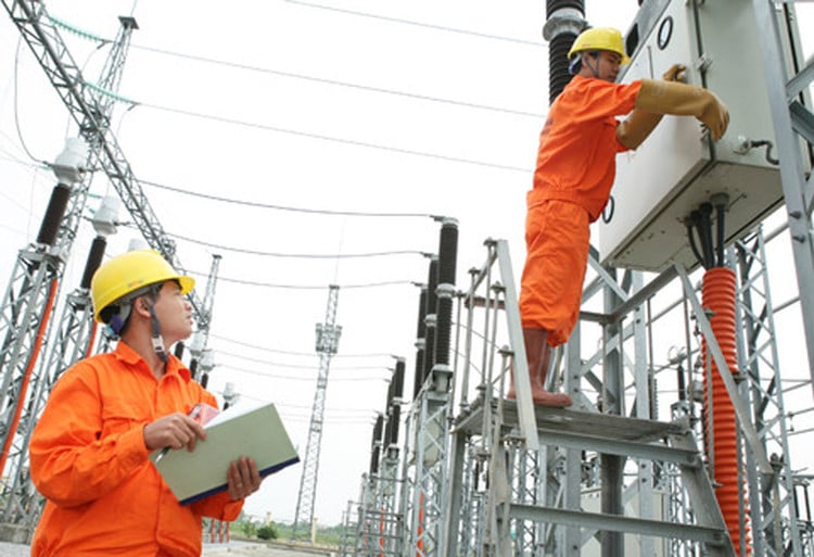 Năm 2024, EVN đẩy mạnh đầu tư, với tổng vốn đầu tư đạt 102.702 tỷ đồng, gấp gần 4 lần so với năm trước. 