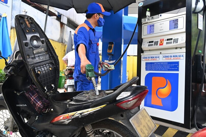 The government has proposed to halve the environmental protection tax on gasoline. Photo by The Investor/Viet Linh.