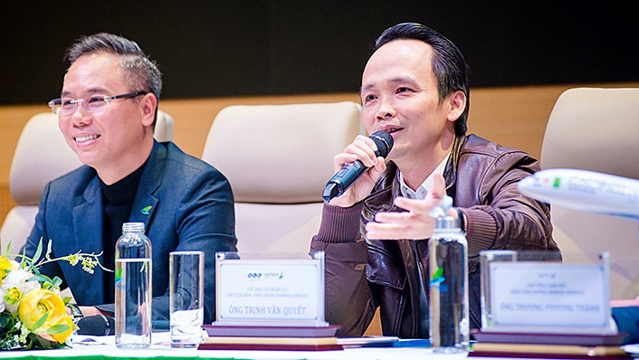 Dang Tat Thang (left) and Trinh Van Quyet in an event in 2020. Photo courtesy of Bamboo Airways.