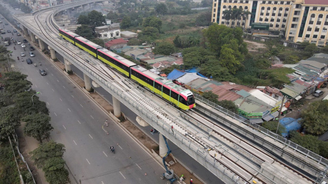 An urban railway line in Hanoi. Photo courtesy of Vietnam Television.
