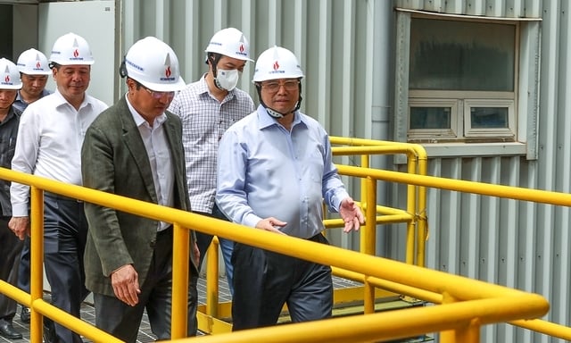 Prime Minister Pham Minh Chinh in his working visit to the Thai Binh 2 thermal power plant on May 8, 2022. Photo courtesy of the government's portal.