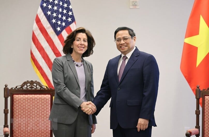 Prime Minister Pham Minh Chinh (R) meets with U.S. Secretary of Commerce Gina Raimondo in Washington, D.C. on May 11, 2022. Photo courtesy of Vietnam News Agency. 