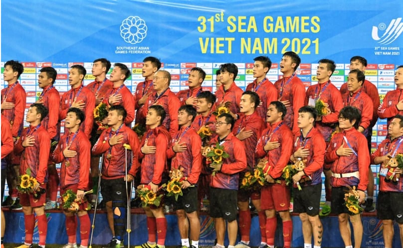 Vietnam’s U23 football team receive the SEA Games 31 gold medals at My Dinh Stadium in Hanoi on May 22, 2022. Photo courtesy of Dan Tri newspaper.