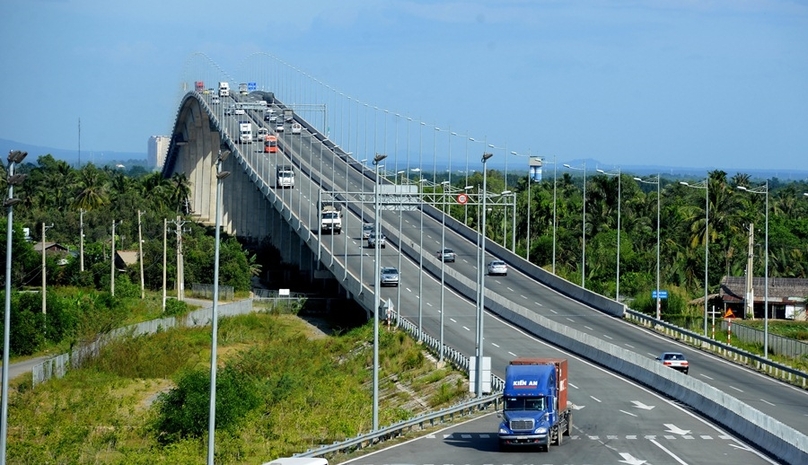 Vehicles on Long Thanh Bridge on the Ho Chi Minh City-Dau Giay Expressway. Photo courtesy of VEC.
