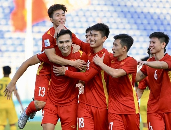 Vietnamese players celebrate their second goal in the Group C game against Malaysia at the 2022 AFC U23 Asian Cup in Uzbekistan, June 8, 2022. Photo courtesy of Tuoi Tre newspaper.