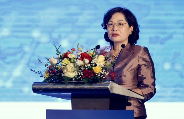State Bank of Vietnam Governor Nguyen Thi Hong makes her presentation at a cashless payment workshop in Hanoi on June 17, 2022. Photo courtesy of Tuoi Tre newspaper.