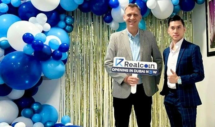 Tezoz Blockchain CEO Colin Miles (L) and Realcoin CEO Tim Duong at the office opening in Dubai on June 17, 2022. Photo courtesy of CT Group.