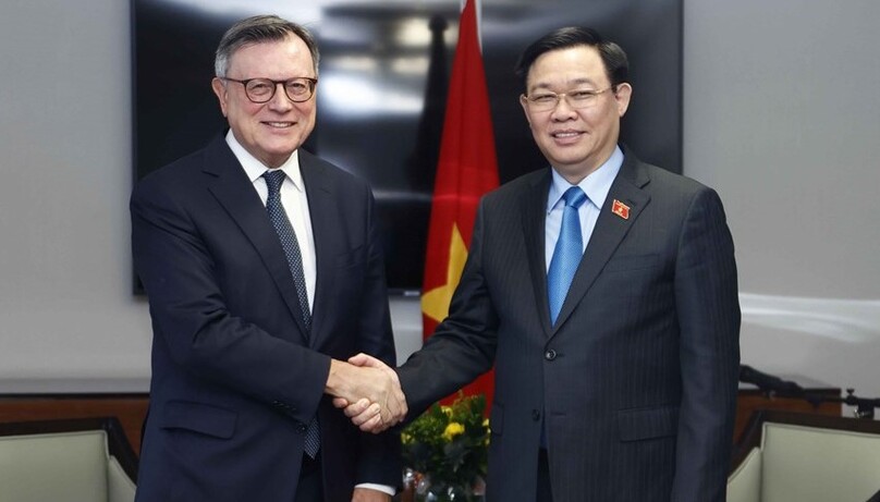 Vietnam's National Assembly Chairman Vuong Dinh Hue meets with Standard Chatered chairman Jose Vinals on June 29, 2022. Photo courtesy of Vietnam News Agency.