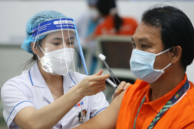 Hanoi has stepped up its vaccination drive to counter the new Covid subvariant. Photo courtesy of the government's portal.