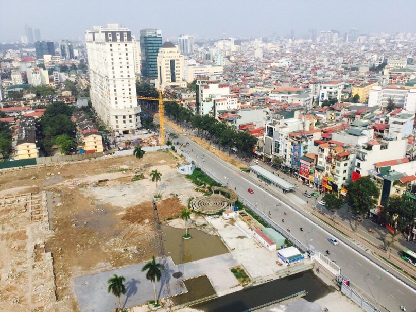 The plot of land at 149 Giang Vo street has stayed idle for many years. Photo courtesy of Vinhomes Gallery.